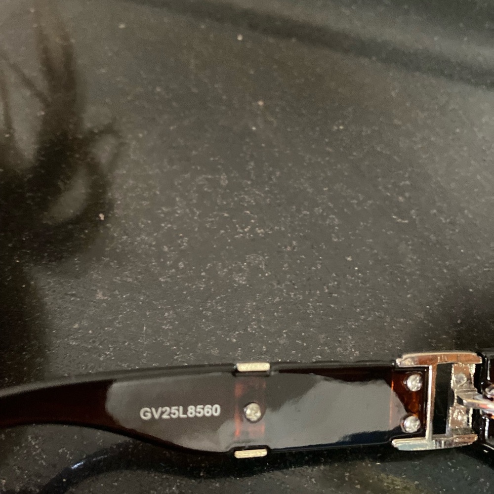 Vintage Gloria Vanderbilt brown Sunglasses - Picture 4 of 4